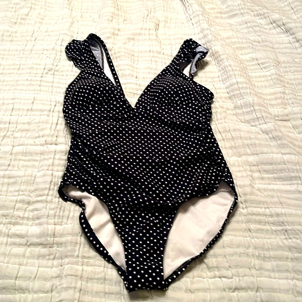 NWOT Shade and shore one piece polka dot swimsuit size M